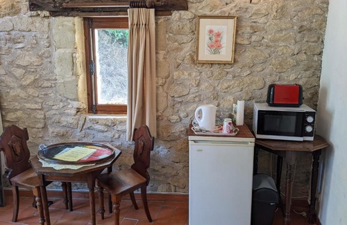 Saint-Michel-Lapujade Bed & Breakfast | chambre d'hôte La Fontaine
