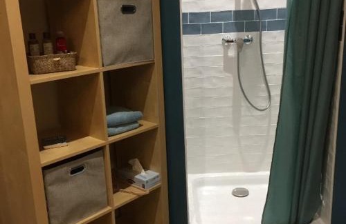 Saumur House | Chambre dans dépendance Maison de Ville + abri vélos