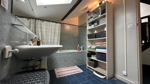 Amendeuix-Oneix House | Chambre dans Maison basque typique