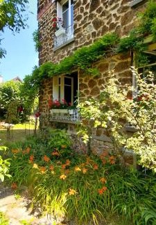 Joinville-le-Pont Bed & Breakfast | Chambre dans une maison de charme au calme en bord de Marne proche transports