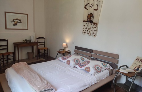 Moissac Bed & Breakfast | Chambre des Bois - Ground floor - shared bathroom - 5 minutes from the center