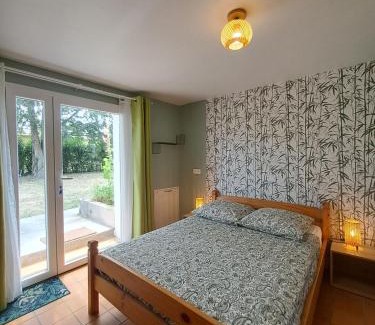 Buzet-sur-Baise Apartment | chambre double - vue sur le jardin