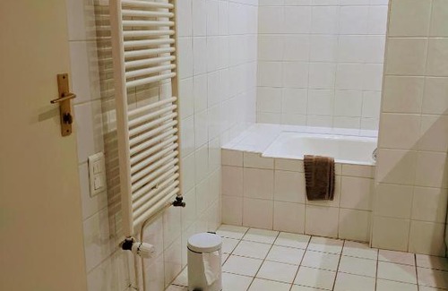 Salles-Arbuissonnas-en-Beaujolais House | Chambre du Champrenard