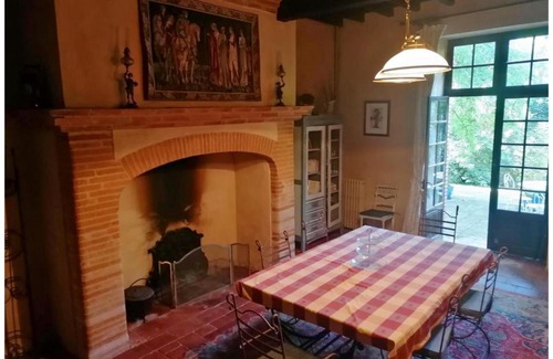 Castelsarrasin House | Chambre du Pigeonnier avec accès piscine !