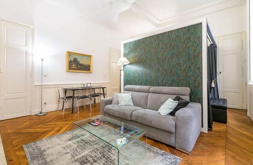 Dijon Centre Ville Apartment | Chambre Ducale