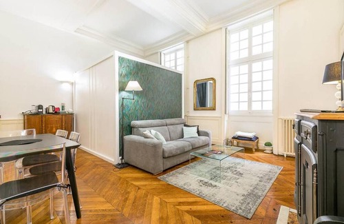 Dijon Centre Ville Apartment | Chambre Ducale