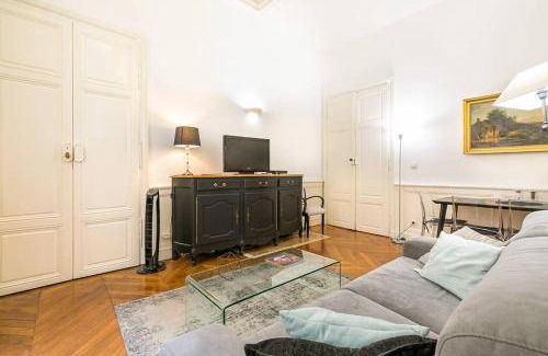 Dijon Centre Ville Apartment | Chambre Ducale