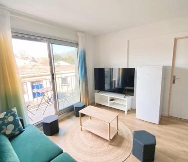 Talence House | Chambre et salle de bain PRIVÉE dans Appartement PARTAGÉ avec toilettes partagés - Talence - Tram B - Ref R1