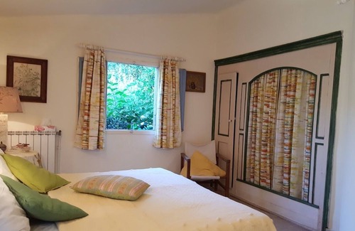 Plan-de-la-Tour Bed & Breakfast | Chambre Familiale Miel et Mimosa