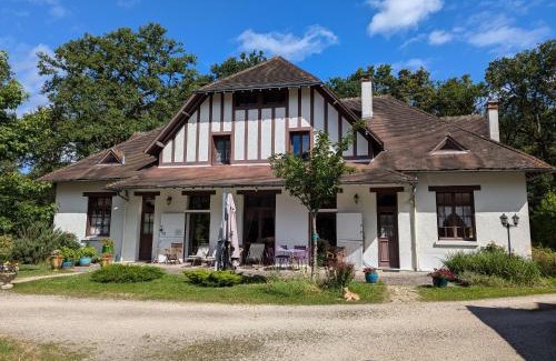 Ligny-le-Ribault Bed & Breakfast | Chambre familiale avec Wi-Fi inclus, petit-déjeuner et espace convivial - FR-1-590-473
