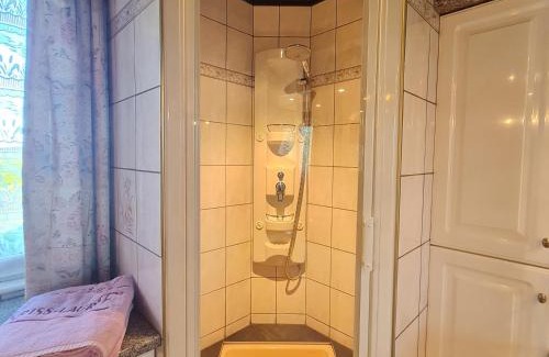 Anould Bed & Breakfast | Chambre familiale avec piscine et SPA à Anould - FR-1-589-708