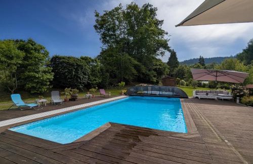 Anould Bed & Breakfast | Chambre familiale avec piscine et SPA à Anould - FR-1-589-708
