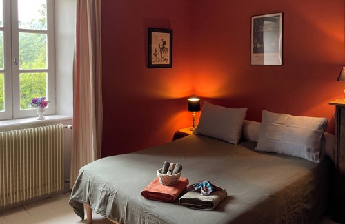 Saint-Laurent-sur-Gorre Bed & Breakfast | Chambre Avec Piscine et Parc Arboré