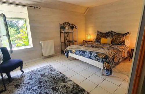 Saint-Quentin-sur-le-Homme Bed & Breakfast | CHAMBRES D'HOTES AVEC PISCINE AUX AGAPANTHES DE CROMEL - Mont Saint Michel