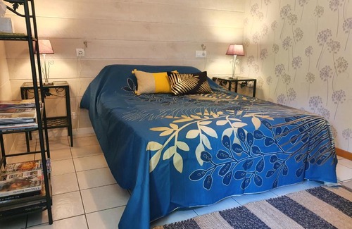 Saint-Quentin-sur-le-Homme Bed & Breakfast | CHAMBRES D'HOTES AVEC PISCINE AUX AGAPANTHES DE CROMEL - Mont Saint Michel
