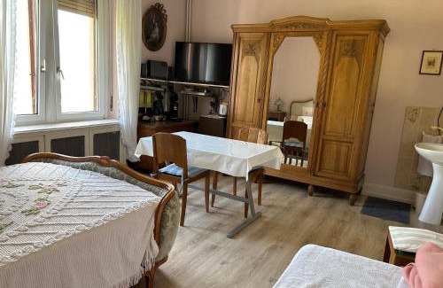 Saint-Amarin House | Chambre Gentiane 2 à 3 personnes wifi sdb partagée
