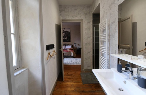 Mouchamps Bed & Breakfast | CHAMBRE GUILBAUD - LE PETIT CHATEAU DES CEDRES