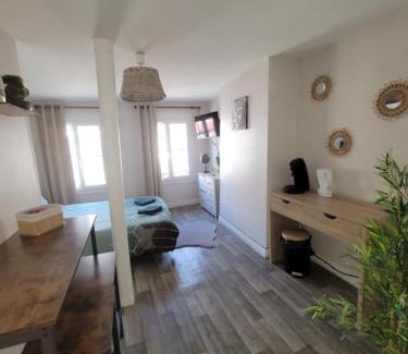 Cormeilles Apartment | Chambre indépendante Au Relais Normand