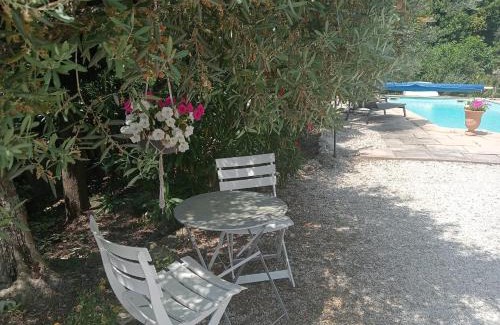 Saint-Maximin-la-Sainte-Baume House | Chambre Indépendante sur terrain avec piscine