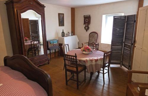 Saint-Laurent-sur-Mer Bed & Breakfast | Chambre insolite années 40 à Omaha Beach pour la nuit du Jour J la plus longue