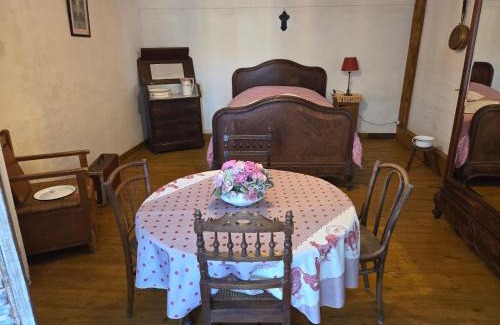 Saint-Laurent-sur-Mer Bed & Breakfast | Chambre insolite années 40 à Omaha Beach pour la nuit du Jour J la plus longue
