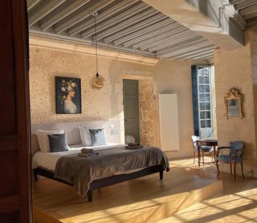 Saincaize-Meauce House | Chambre Isabeau de Sully au château de Meauce