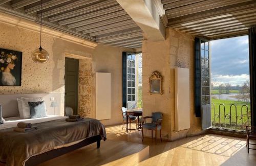 Saincaize-Meauce House | Chambre Isabeau de Sully au château de Meauce