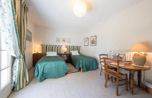 Saint-Benoit-sur-Loire Bed & Breakfast | Chambre La Loire - Accès Handicapé, WiFi, Animaux admis - FR-1-590-458