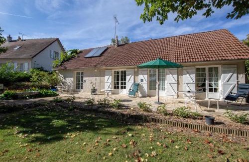 Saint-Benoit-sur-Loire Bed & Breakfast | Chambre La Loire - Accès Handicapé, WiFi, Animaux admis - FR-1-590-458