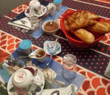 Tonnay-Charente House | Chambre lit double dans pavillon , chez Lilyanne