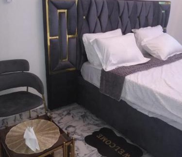 Akwa II Apartment | chambre meublée Douala Cameroun, bonapriso, eau chaude, wifi haut débit, clim, gardien
