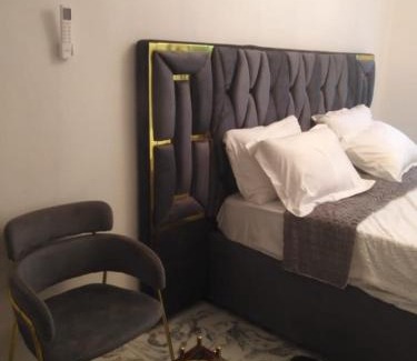 Akwa II Apartment | chambre meublée Douala Cameroun, bonapriso, eau chaude, wifi haut débit, clim, gardien