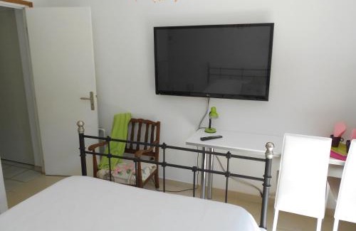 Roquefort-les-Pins Bed & Breakfast | CHAMBRE PARENTALE 1