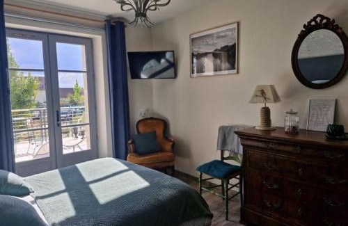 Briare Bed & Breakfast | Chambre PMR tout confort avec terrasse en bord de canal, animaux acceptés, proche centre-ville de Briare - FR-1-590-368