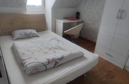 Bobigny House | Chambre privée à Bobigny -Salle de bain et toilettes communes, pas de cuisine, check-in après 19h