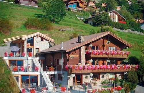 Nendaz Cabin | Chambre privée avec cuisine et salle de bain dans la chambre, Winoka Lodge