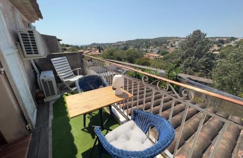 Le Cannet House | Chambre privée avec salle d’eau et terrasse au calme