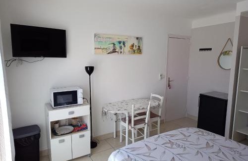 Saint-Assiscle House | Chambre privée climatisée chez particulier, WIFI