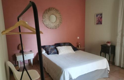 Millas House | Chambre privée cosy, salle de bain et terrasse