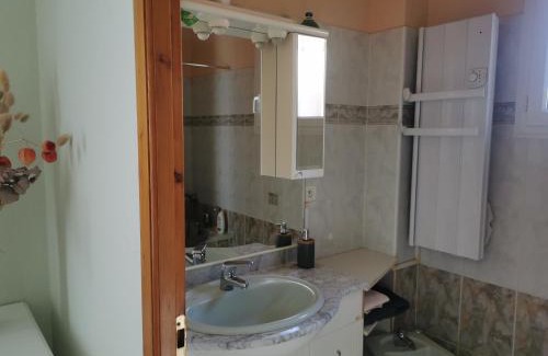 Millas House | Chambre privée cosy, salle de bain et terrasse