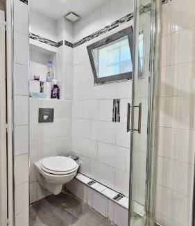 Stains Apartment | Chambre privée dans logement partagé, Pepsy Blue cozy Paris & Stade de France