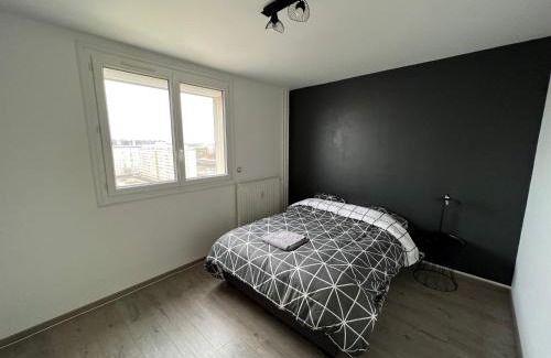 Saint-Vincent House | chambre privée jaune dans appartement partagé