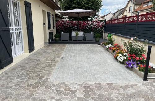Bondy House | Chambre privée pour 4 personnes en banlieue parisienne à Bondy