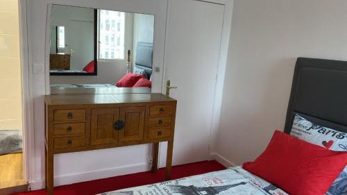 Sarcelles House | Chambre privative design avec espace salon & cuisine 15 min de Paris