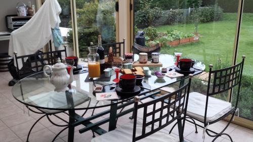 Tourville-sur-Arques House | CHAMBRE PRIVEE AVEC SALON, garage voiture, vélos, motos