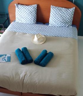 Tourville-sur-Arques House | CHAMBRE PRIVEE AVEC SALON, garage voiture, vélos, motos