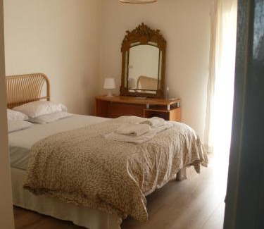 Lattes Bed & Breakfast | Chambre privee dans villa avec piscine en Petite Camargue
