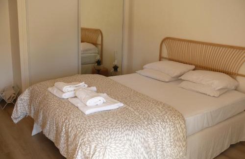 Lattes Bed & Breakfast | Chambre privee dans villa avec piscine en Petite Camargue
