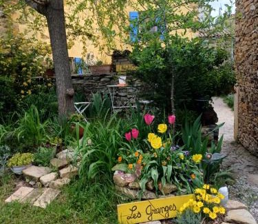 Ongles Bed & Breakfast | chambre quadruple dans ferme provençale