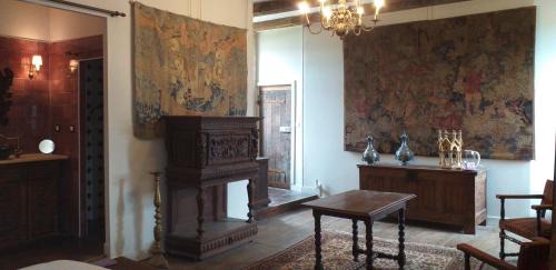 Champagne-Mouton Bed & Breakfast | Chambre Renaissance au Château de Champagne-Mouton
